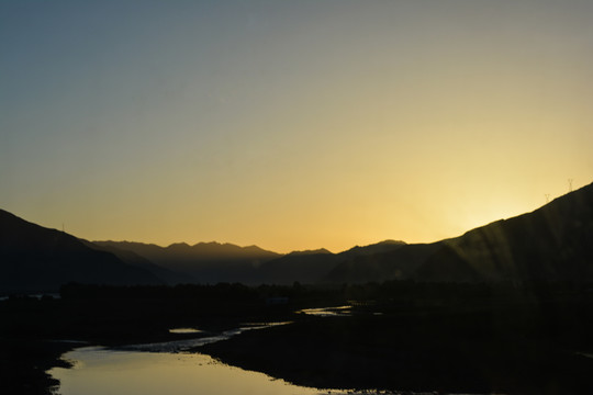 川藏铁路拍摄黄昏