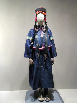布里亚特部蒙古女子服饰