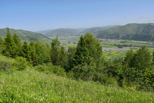 蓝天白云青山绿树