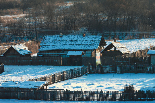北方乡村民居冬季栅栏