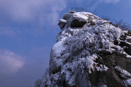 鸡公山报晓峰雪景图片下载