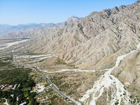 航拍银川贺兰山岩画遗址公园