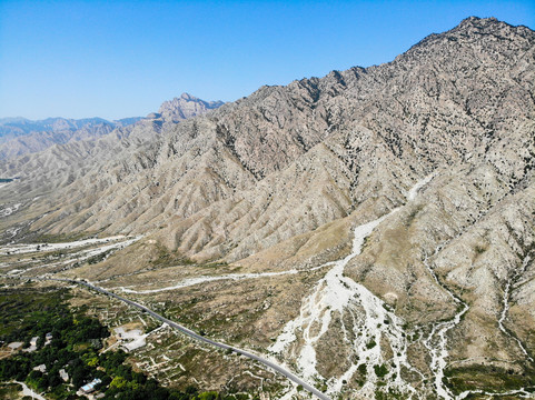 航拍银川贺兰山岩画遗址公园