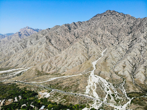 航拍银川贺兰山岩画遗址公园