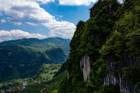 蓝天白云和青山