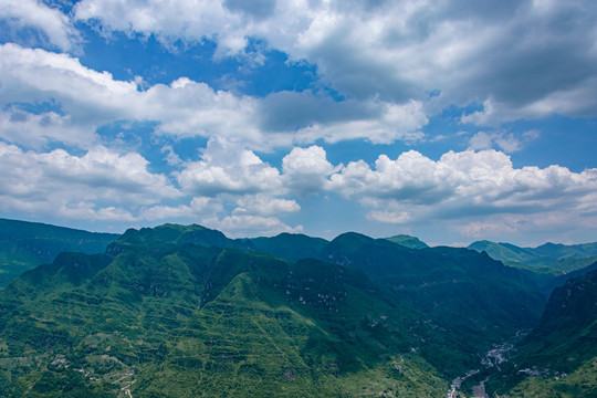 蓝天白云和青山