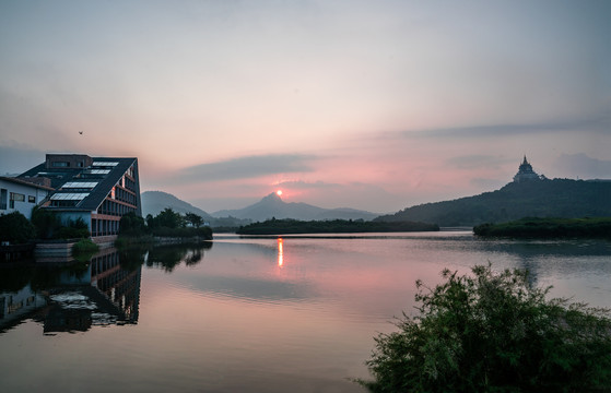 唯美意境山水夕阳天空