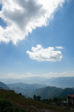 群山起伏的巫山山脉