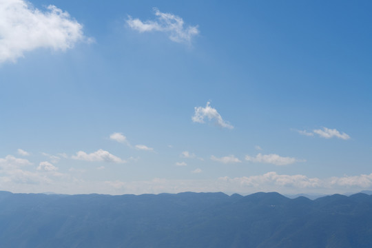 群山起伏的巫山山脉