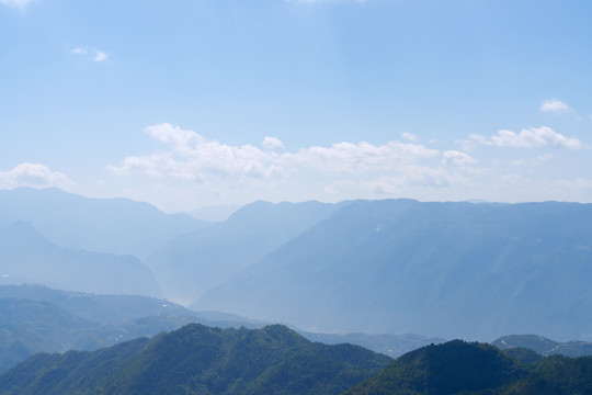 群山起伏的巫山山脉