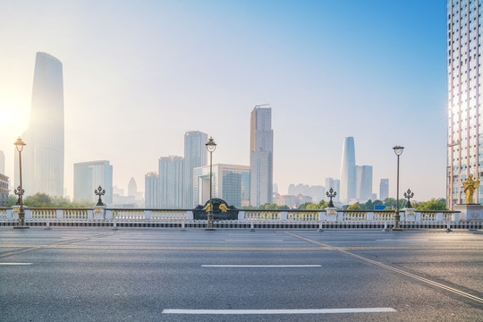 天津城市天际线和柏油马路街景