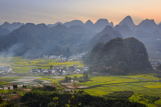 万峰林春色