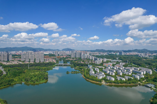 航拍松山湖风景区