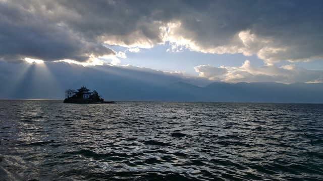 云南洱海小普陀寺