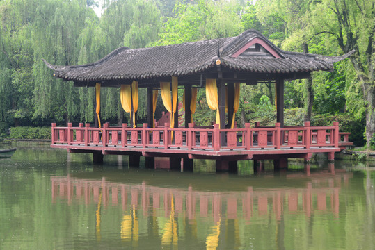 成都望丛祠水榭亭台辟风雨轩