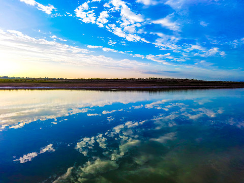 渭河湿地公园天空云彩水天一色