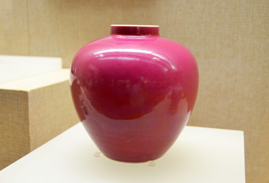胭脂红釉罐