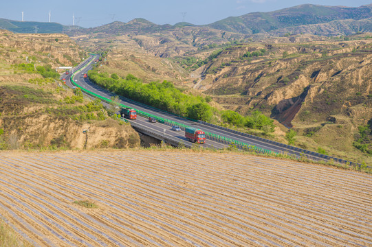 丘陵高速公路