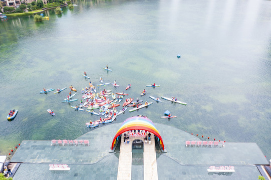桂林麓湖水上板桨运动
