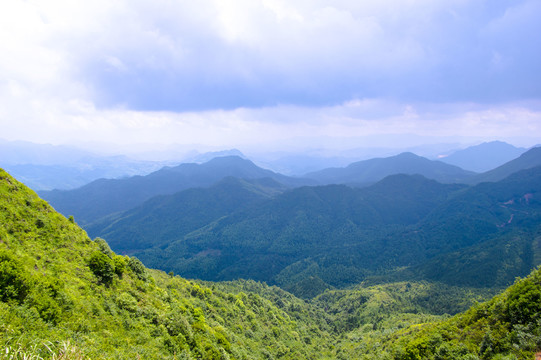 群山起伏