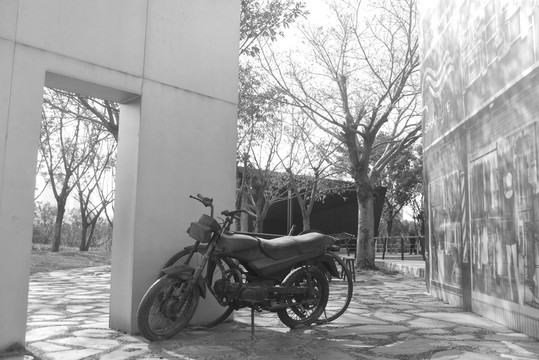 福田记忆公园古董摩托车雕塑