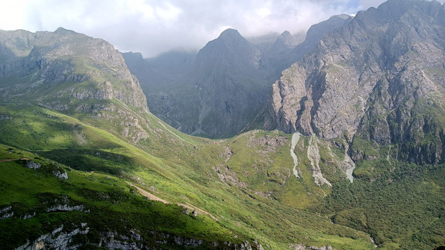 太子城路途中的高山