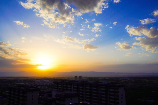 夕阳云朵云层云彩晚霞