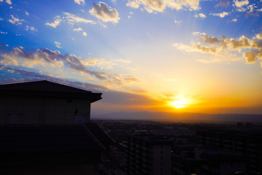 夕阳云朵云层云彩晚霞