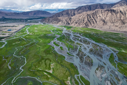 中国新疆塔什库尔干石头城草原