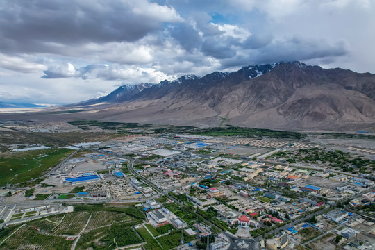 中国新疆塔什库尔干石头城草原