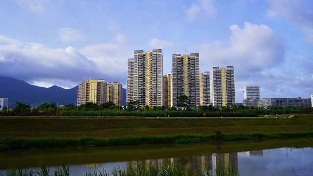 深圳坪山住宅小区高楼