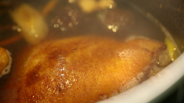 大锅炖煮烧鸡熟食