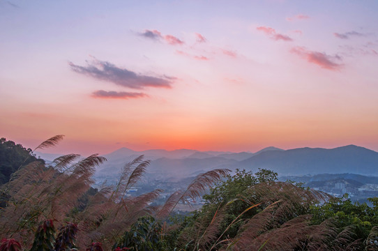 冬日傍晚山岭风光