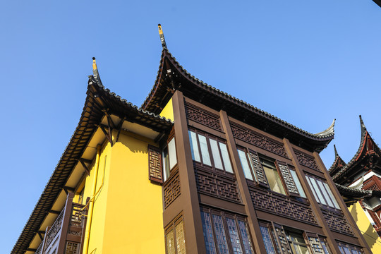 豫园中国传统古建筑仰拍特写