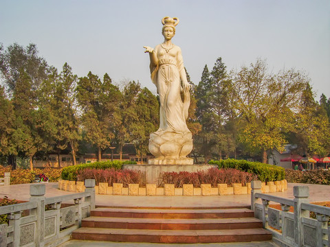 洛阳王城公园牡丹仙子塑像