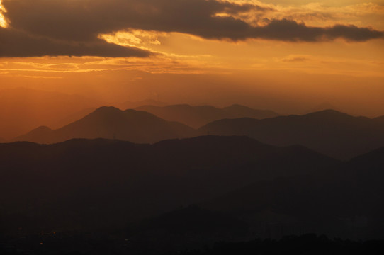 层层叠叠的山