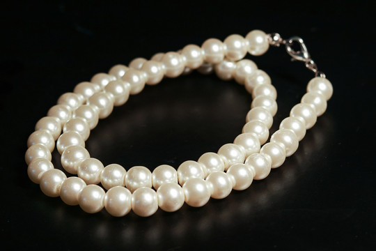 白色珍珠项链