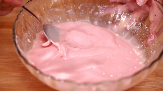 甜品饮料草莓牛奶
