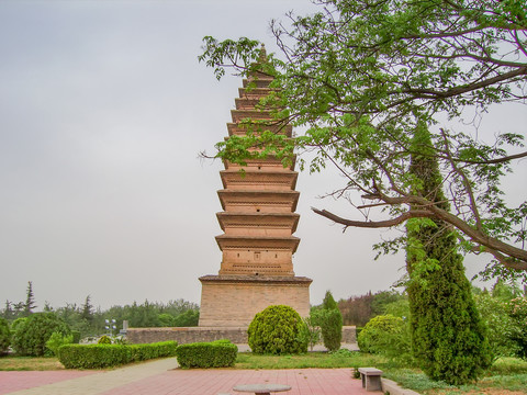 陕州风景区宝轮寺塔