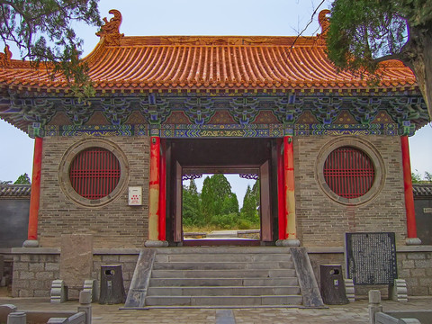 大伾山风景区观音寺山门