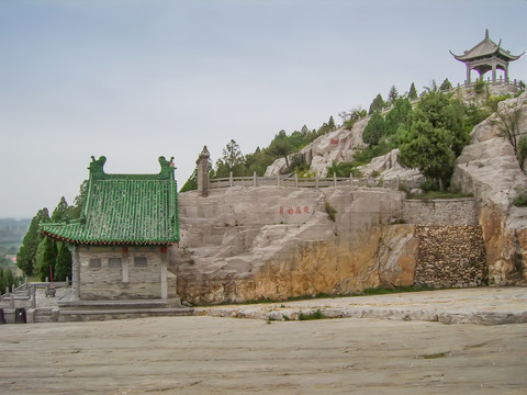 大伾山风景区龙洞