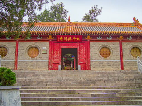 大伾山风景区太平兴国寺