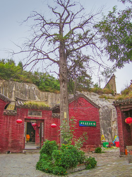 大伾山风景区太平兴国寺朝阳洞