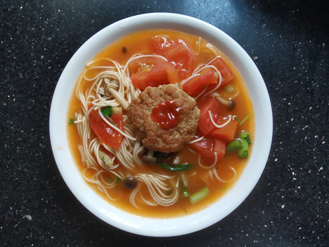 番茄肉饼汤面