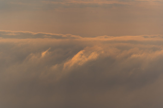 天空金光云彩