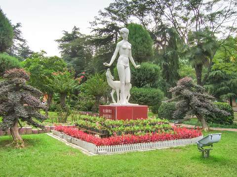 信阳狮河公园雕塑