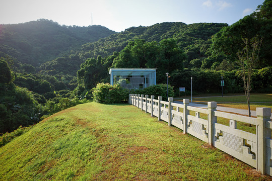 公园草地护栏