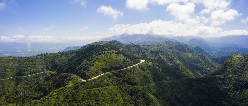 秦岭山脉生态环境航拍图