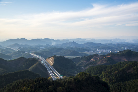 山川大地高速公路