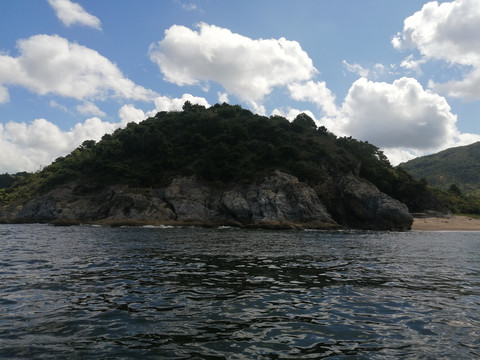 乌龟岛海边蓝天海景沙滩风